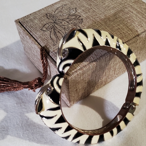 CLEARANCE-now or never! - Picture 1 of 5